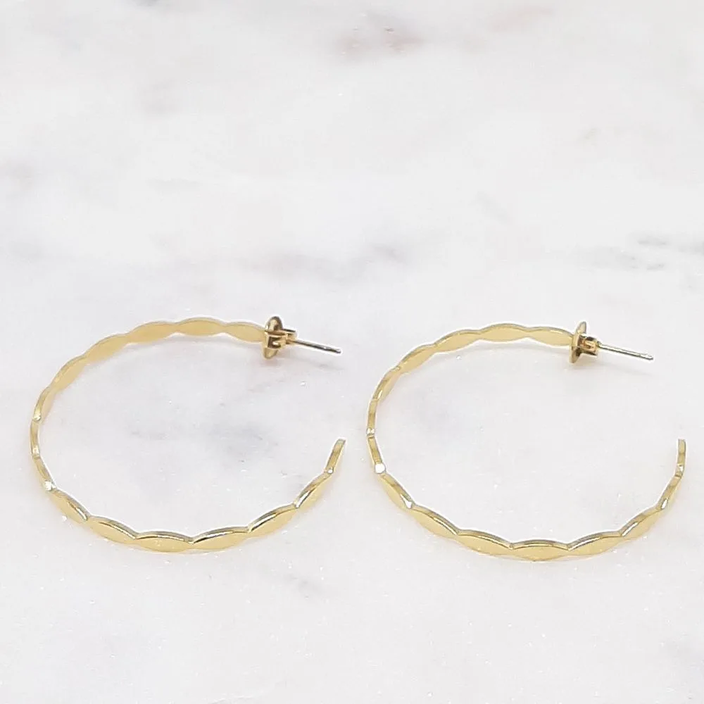 Boucles d'oreilles créoles dentelées dorées