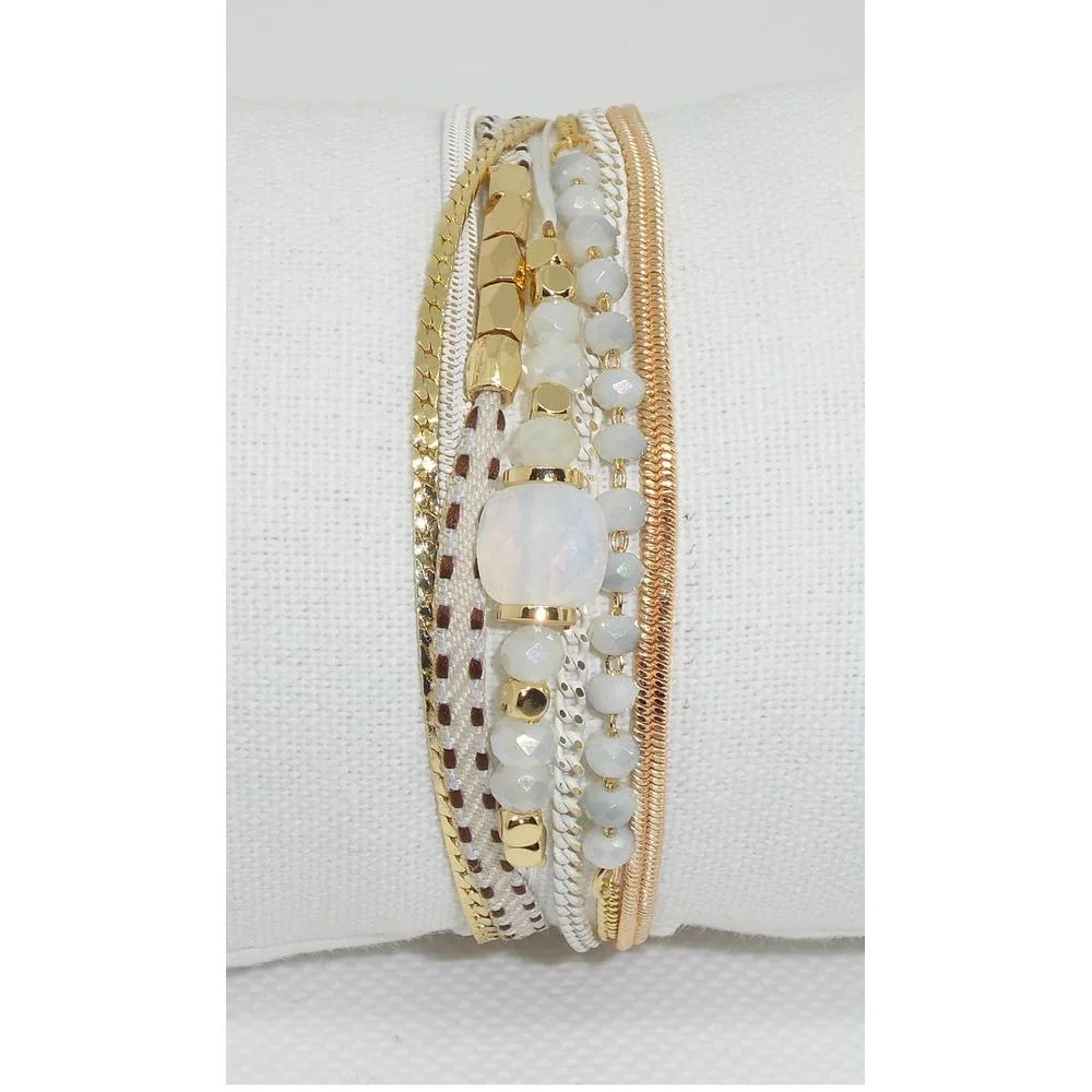 Bracelet multirang avec perles et rubans dorés
