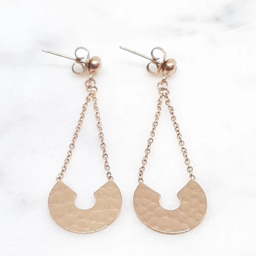 Boucles d'oreilles pendantes martelées (doré rose)