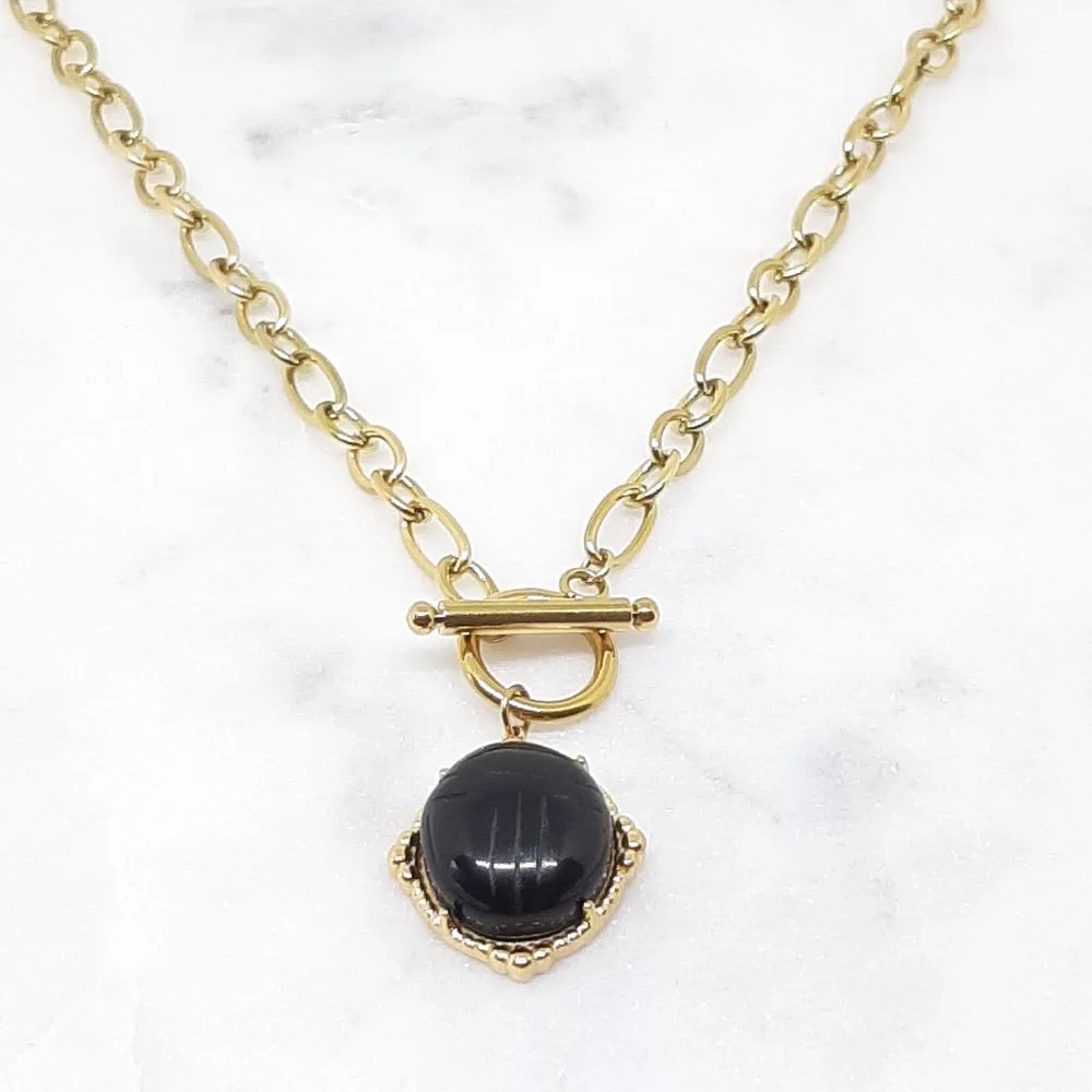 Collier pendentif scarabée pierre noire (doré)