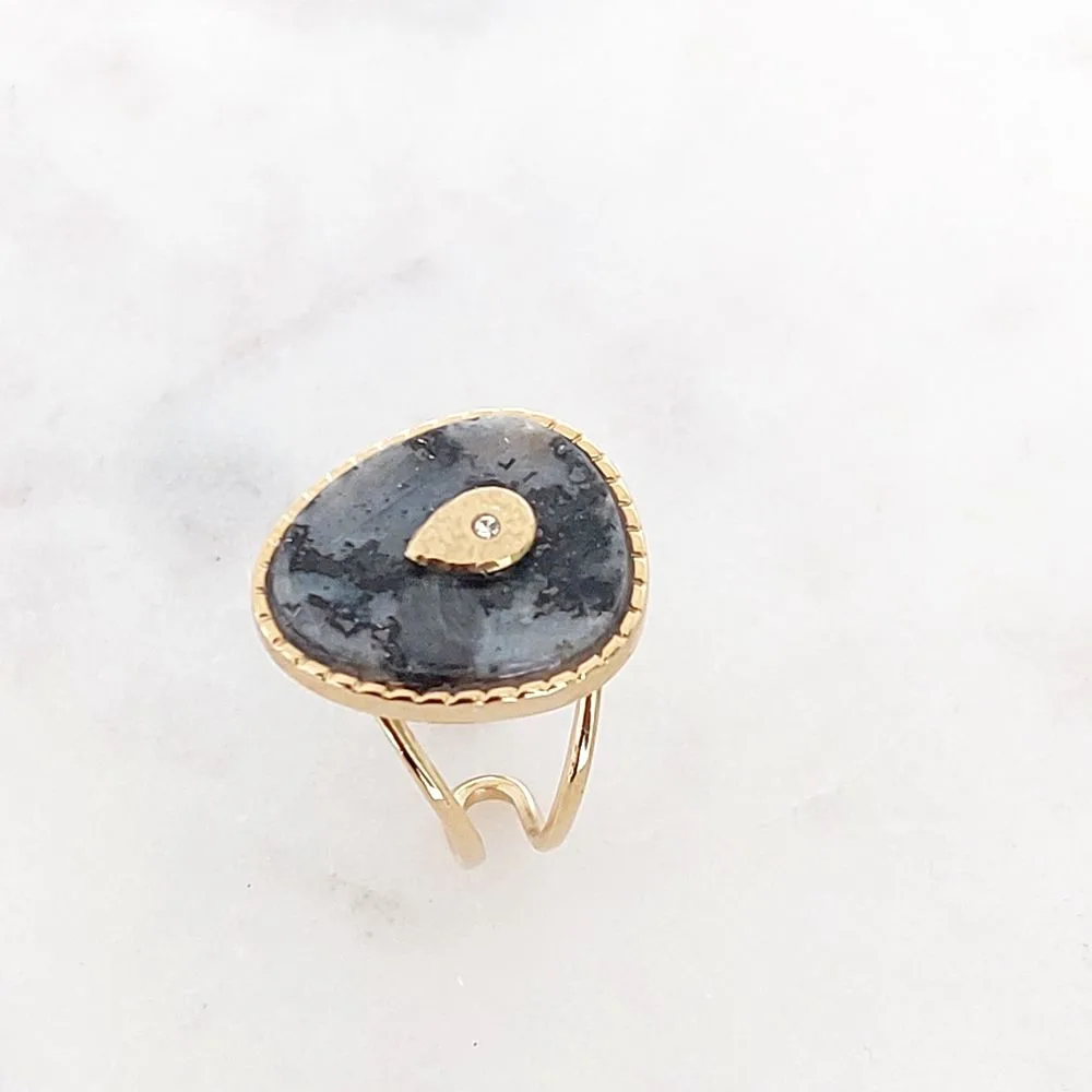 Bague dorée pierre noire marbrée en acier inoxydable Bohm