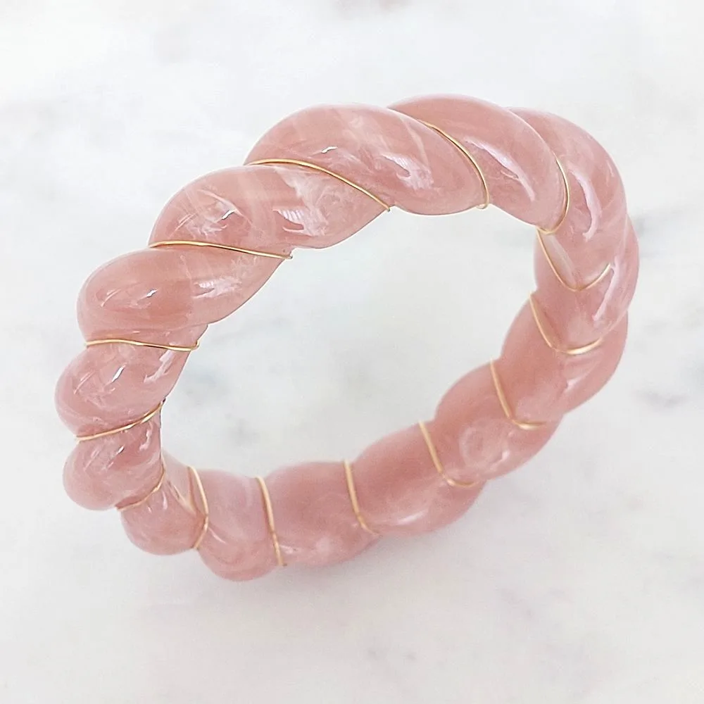 Bracelet rose torsadé avec liseret doré