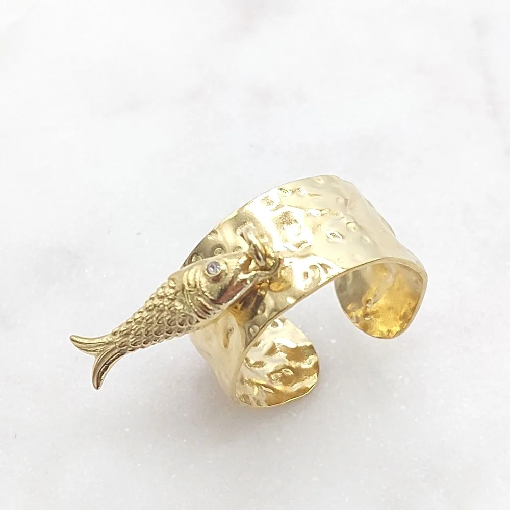 Bague poisson en acier inoxydable doré – Anneau martelé & breloque