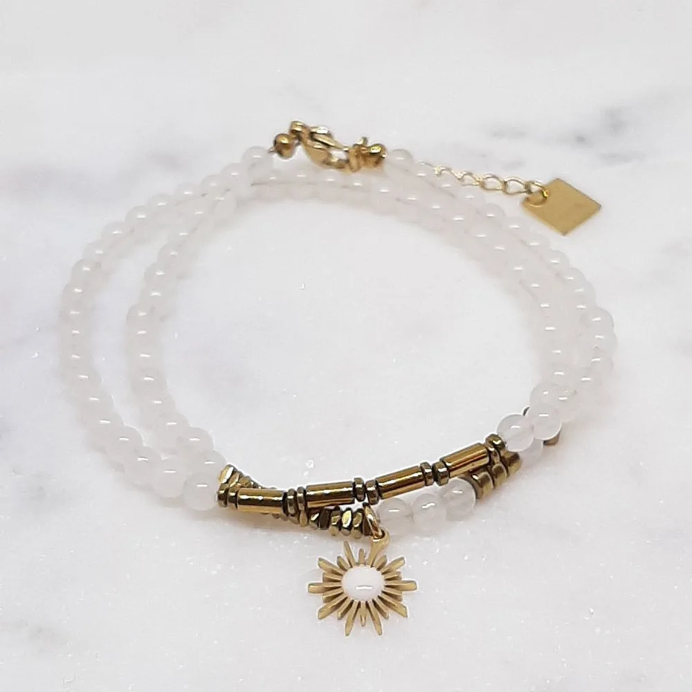 Bracelet multirang en quartz blanc avec pendentif Soleil