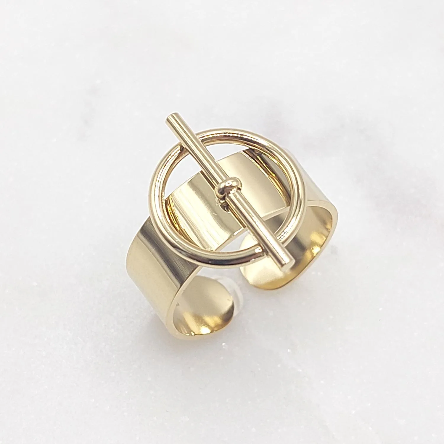 Bague fermoir T dorée en acier inoxydable – Grosse bague