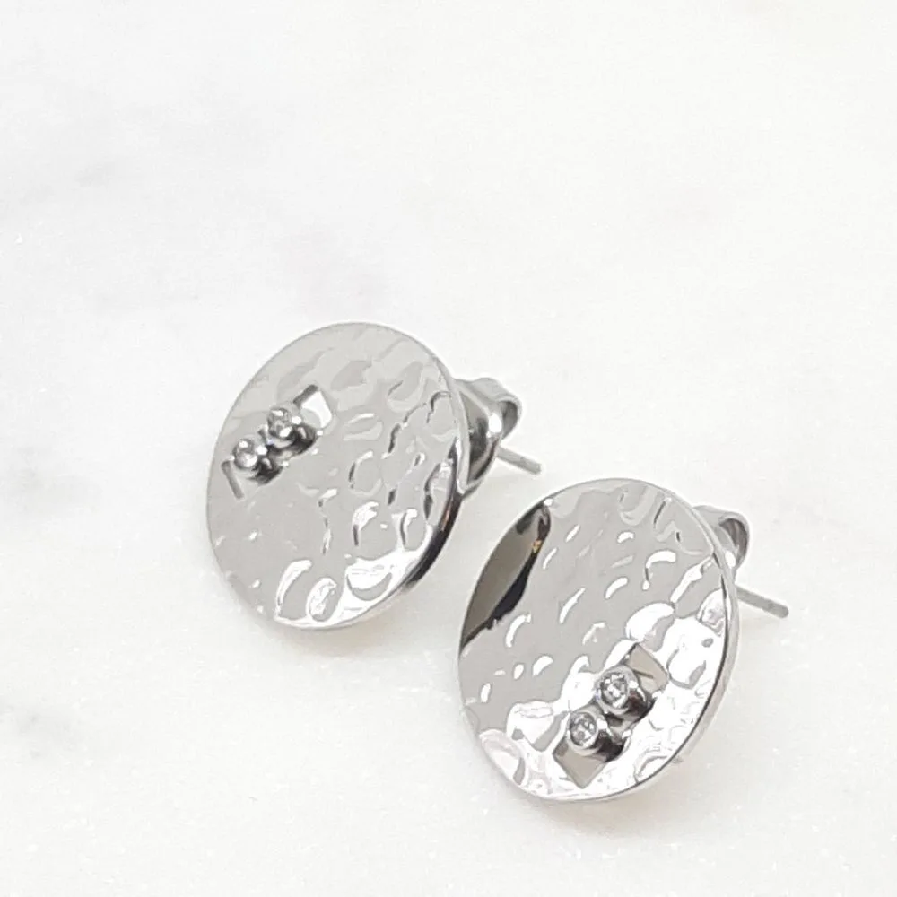 Puces d'oreilles martelées argentées avec deux brillants