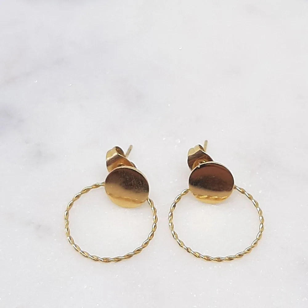 Boucles d'oreilles anneaux et médaille dorée