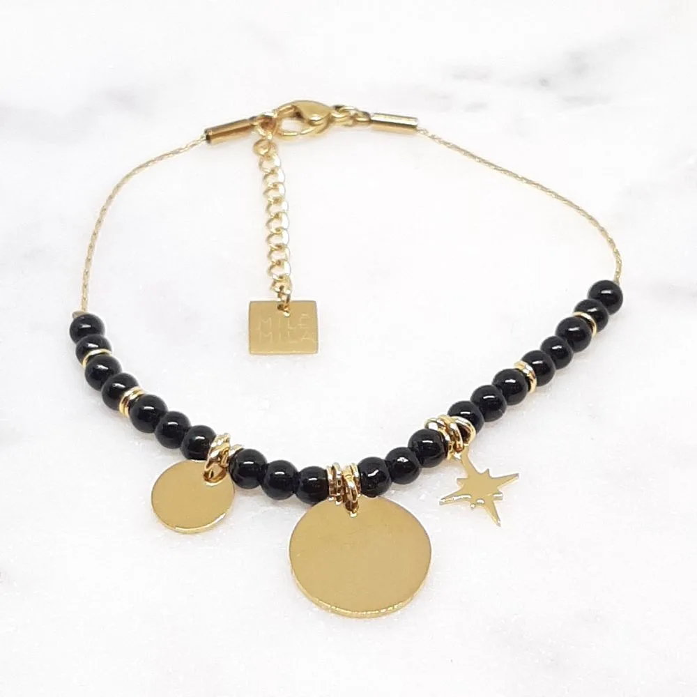 Bracelet fin avec médailles dorées, étoile et perles noires