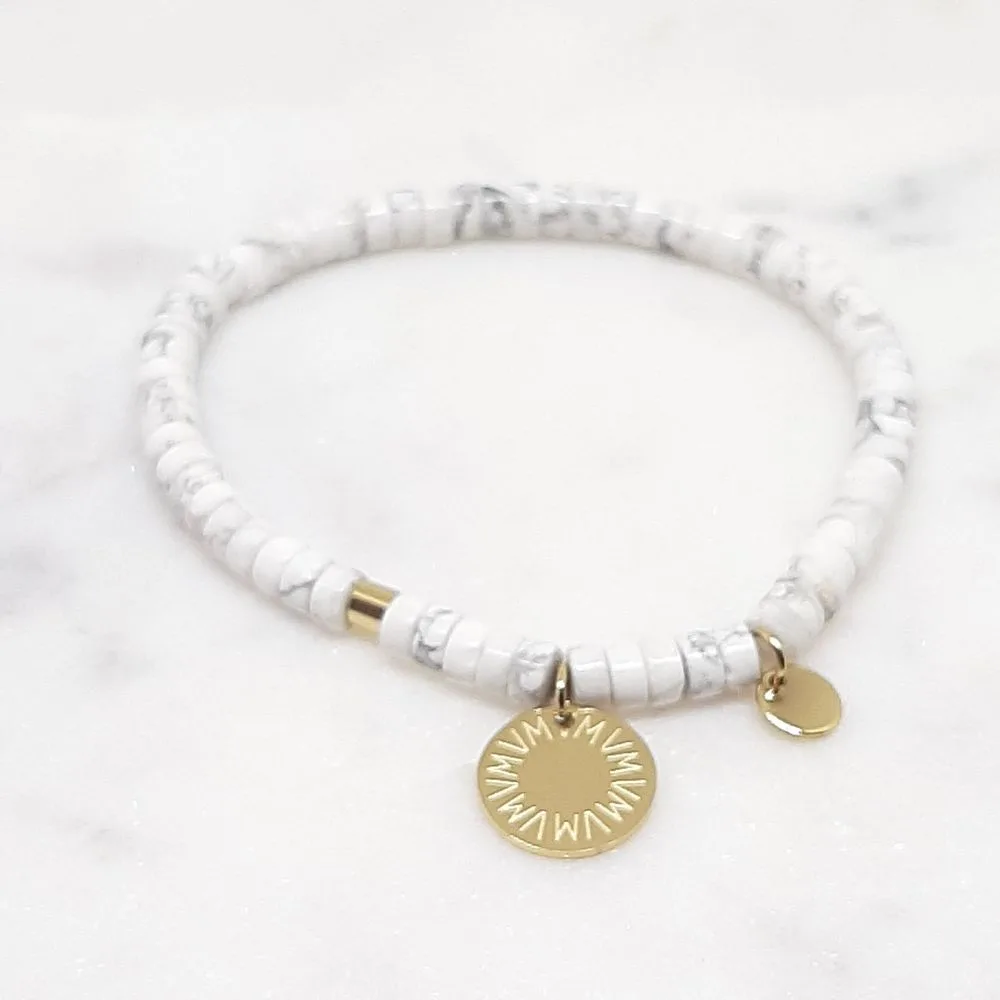 Bracelet élastique en howlite blanc marbré avec médaille